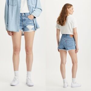 NWT Levi’s Women’s 501 Original Fit High Rise Jean Short 2.5” in Med Wash 28